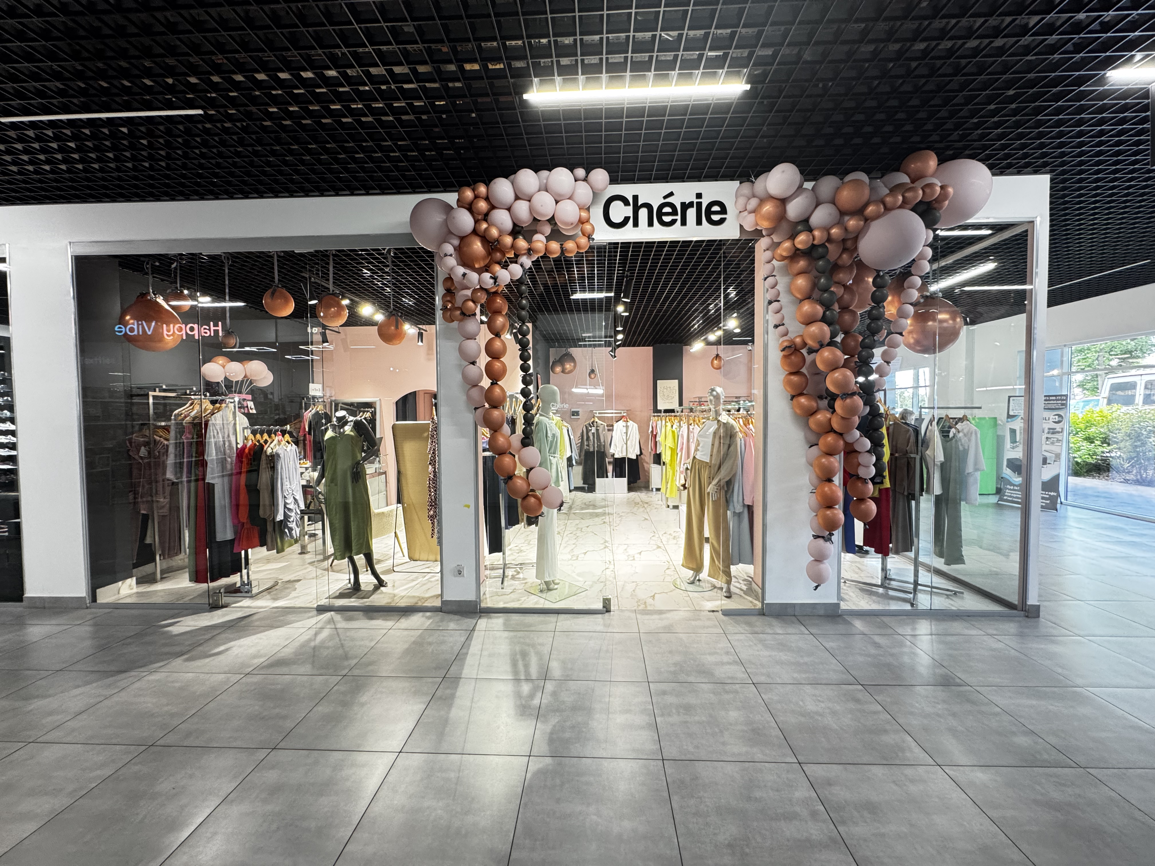 Фасад магазину Chérie в ТЦ theMALL